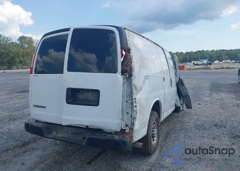 2019 Chevrolet Express 2500 Work Van z USA, uszkodzony, nr VIN 1GCWGAFP9K1150590